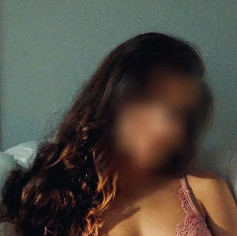 Aisha, 25