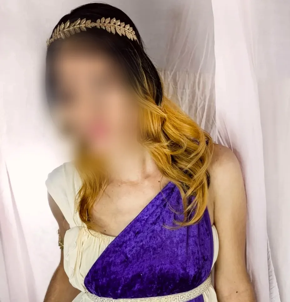 Chloe, 34